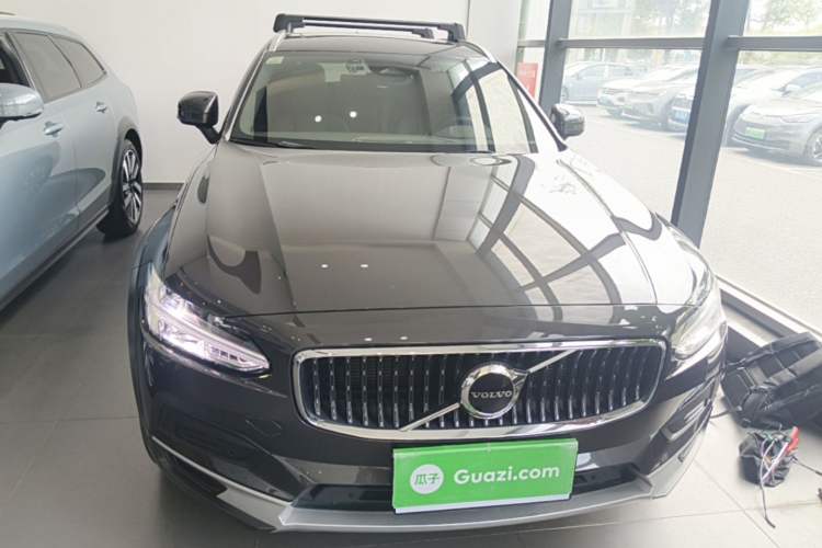 Used Volvo V90 2024 Cross Country B5 AWD Smart Range Edition Front