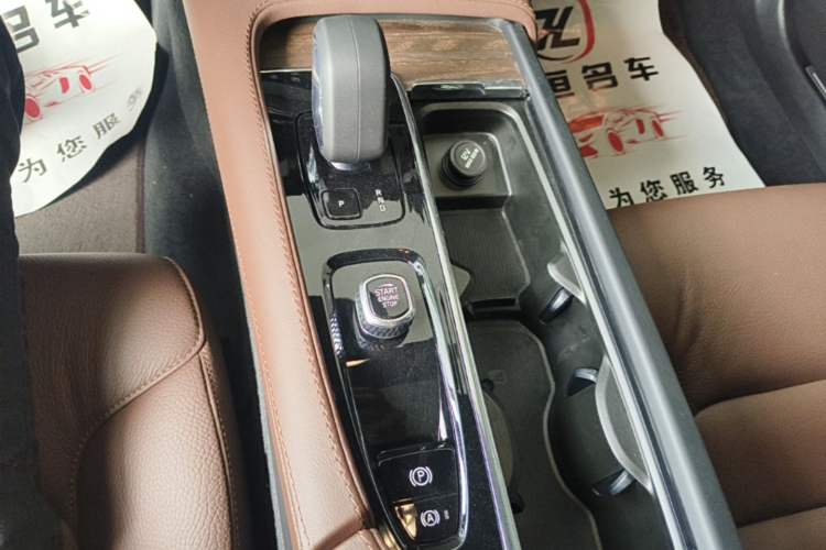 Used Volvo V90 2024 Cross Country B5 AWD Smart Range Edition Gear Lever