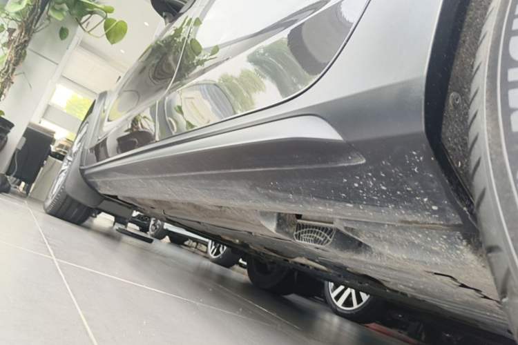 Used Volvo V90 2024 Cross Country B5 AWD Smart Range Edition Left Side Sill