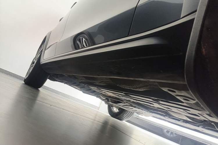 Used Volvo V90 2024 Cross Country B5 AWD Smart Range Edition Right Side Sill