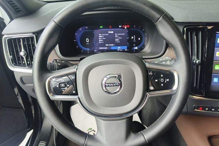 Used Volvo V90 2024 Cross Country B5 AWD Smart Range Edition Steering Wheel