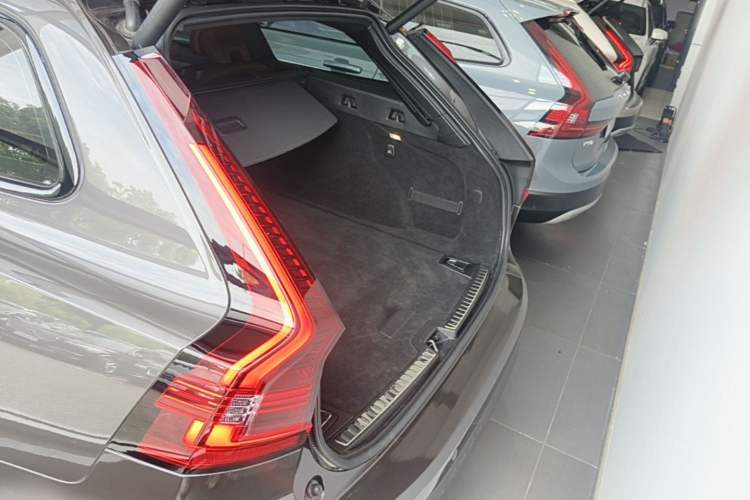 Used Volvo V90 2024 Cross Country B5 AWD Smart Range Edition Trunk