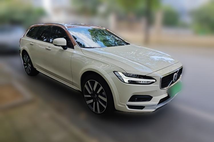 Used Volvo V90 2024 Cross Country B5 AWD Prestige Edition Front Right 45 Deg