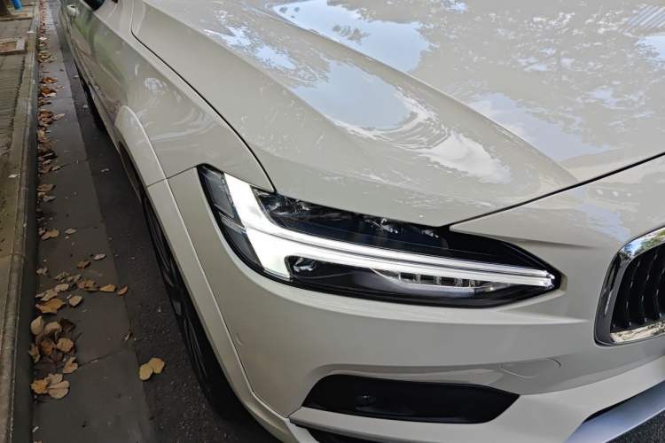Used Volvo V90 2024 Cross Country B5 AWD Prestige Edition Right Front Headlight