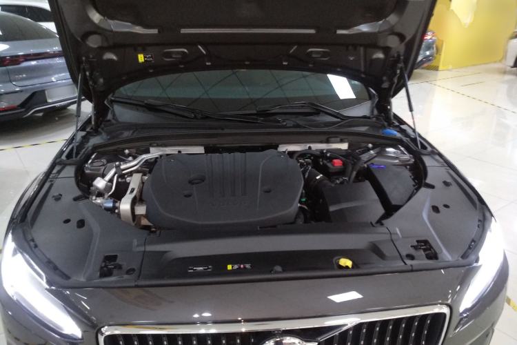Used Volvo V90 2024 Cross Country B5 AWD Smart Range Edition Engine Bay