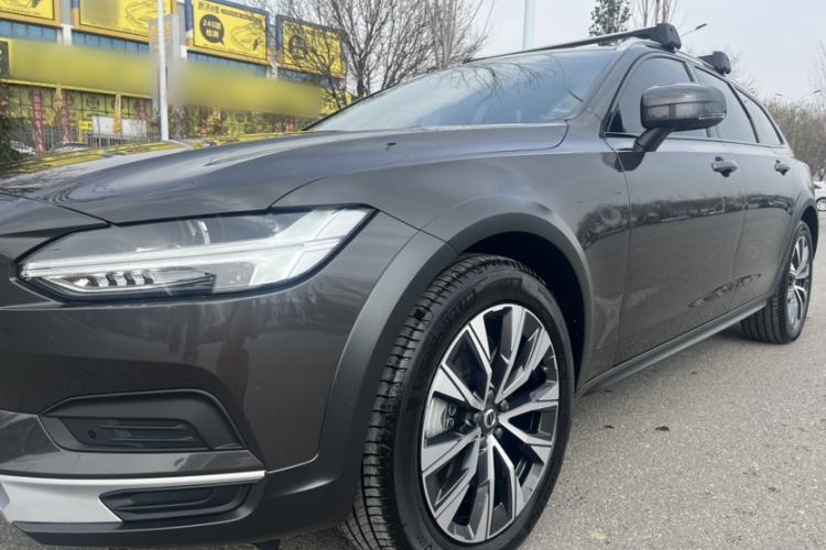 Used Volvo V90 2024 Cross Country B5 AWD Smart Range Edition Exterior 1