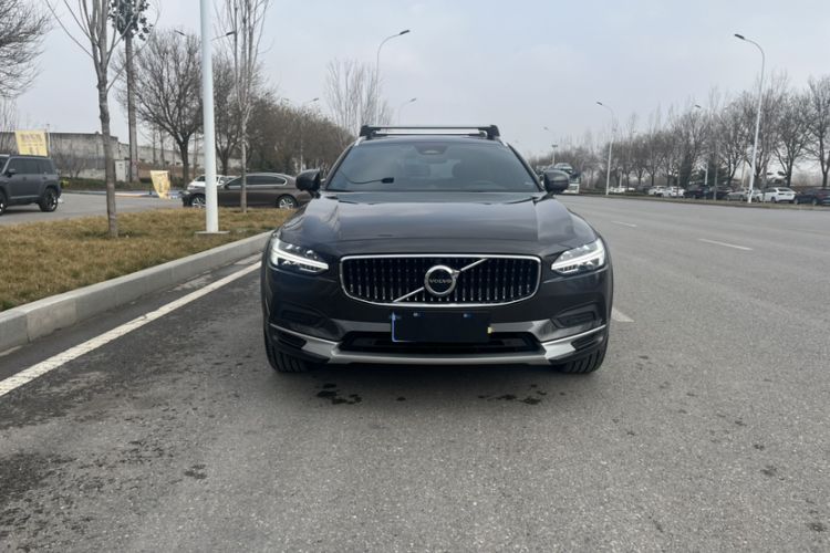 Used Volvo V90 2024 Cross Country B5 AWD Smart Range Edition Exterior 3
