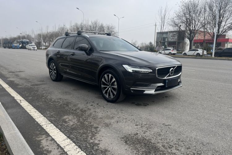 Used Volvo V90 2024 Cross Country B5 AWD Smart Range Edition Exterior 4