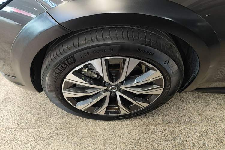 Used Volvo V90 2024 Cross Country B5 AWD Smart Range Edition Exterior 4