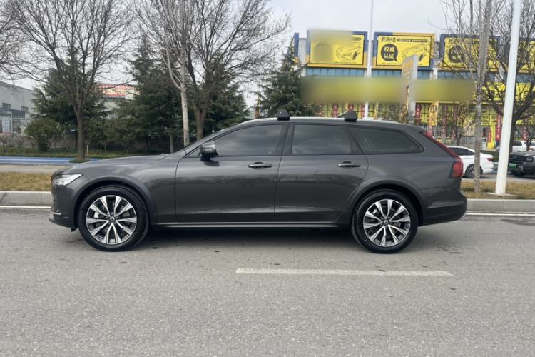 Used Volvo V90 2024 Cross Country B5 AWD Smart Range Edition Exterior 5