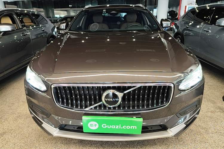 Used Volvo V90 2024 Cross Country B5 AWD Smart Range Edition Front