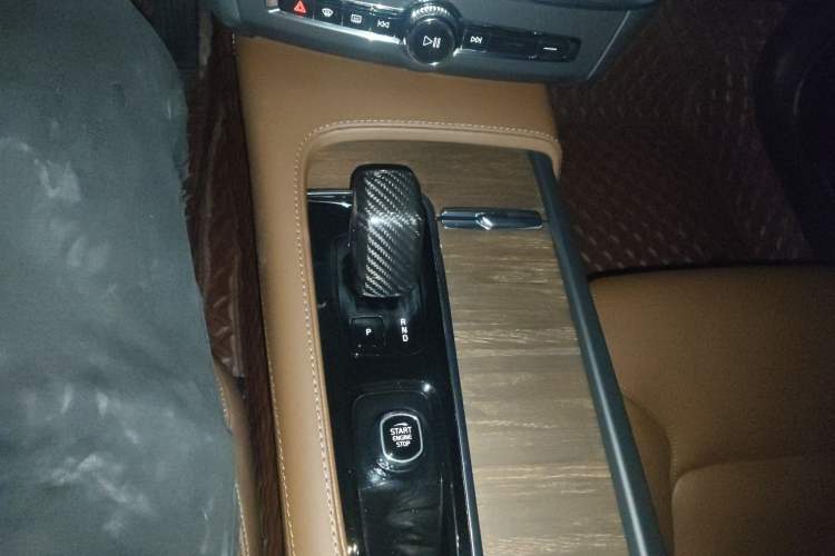 Used Volvo V90 2024 Cross Country B5 AWD Smart Range Edition Gear Lever