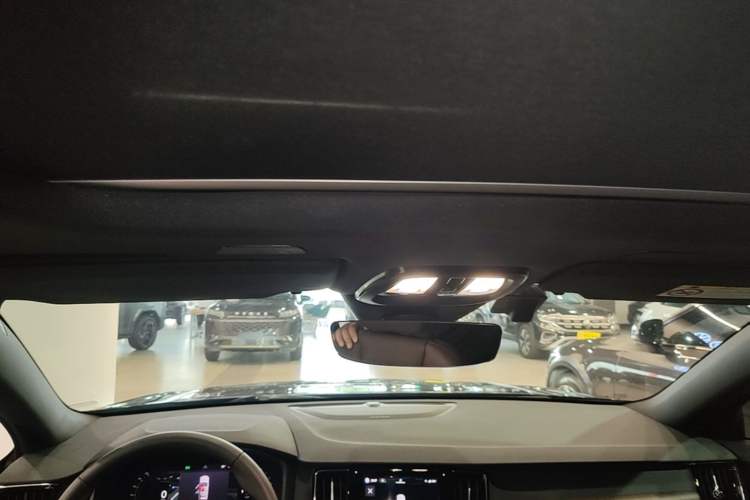 Used Volvo V90 2024 Cross Country B5 AWD Smart Range Edition Headliner