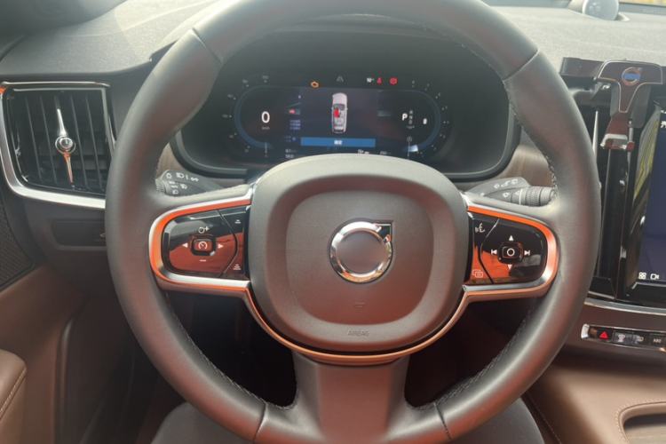Used Volvo V90 2024 Cross Country B5 AWD Smart Range Edition Interior 2