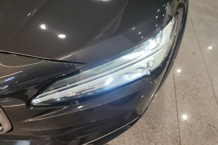 Used Volvo V90 2024 Cross Country B5 AWD Smart Range Edition Left Front Headlight