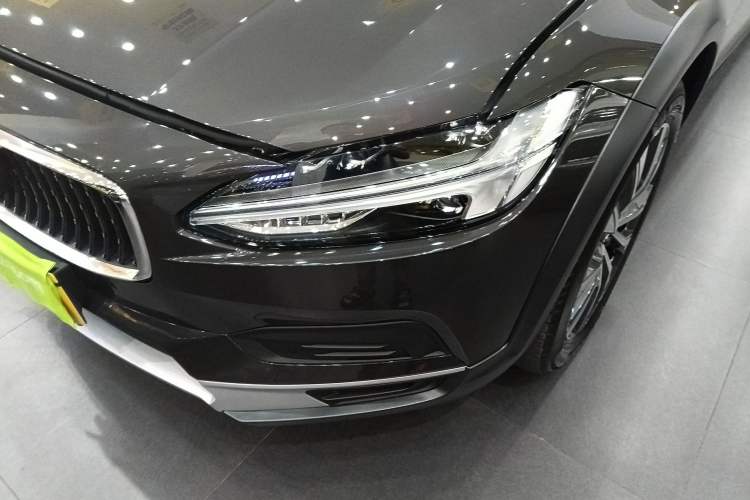 Used Volvo V90 2024 Cross Country B5 AWD Smart Range Edition Left Front Headlight