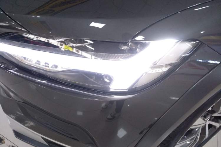 Used Volvo V90 2024 Cross Country B5 AWD Smart Range Edition Left Front Headlight