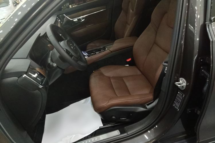 Used Volvo V90 2024 Cross Country B5 AWD Smart Range Edition Left Front Seat