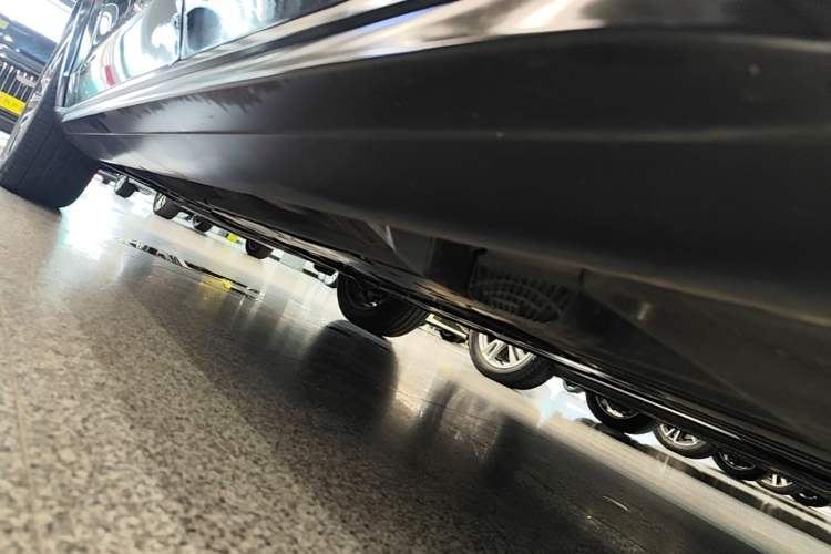 Used Volvo V90 2024 Cross Country B5 AWD Smart Range Edition Left Side Sill