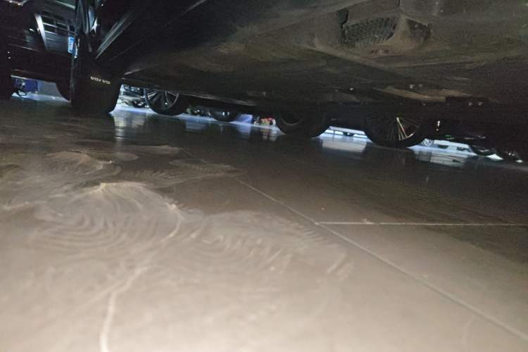 Used Volvo V90 2024 Cross Country B5 AWD Smart Range Edition Left Side Sill