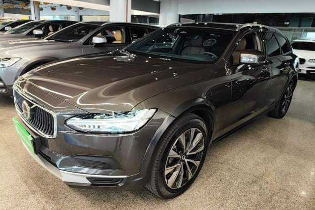 Used Volvo V90 2024 Cross Country B5 AWD Smart Range Edition