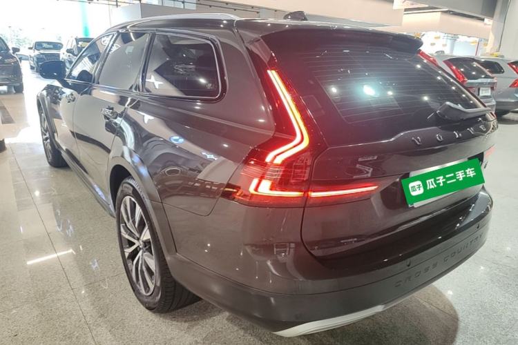 Used Volvo V90 2024 Cross Country B5 AWD Smart Range Edition Rear Left 45 Deg