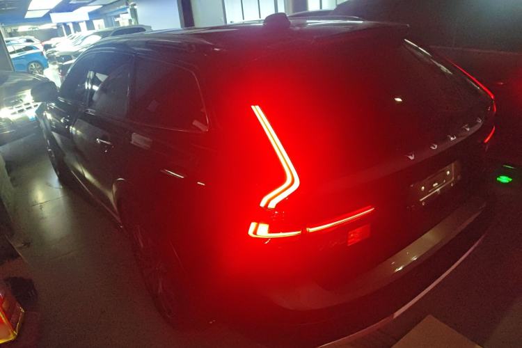 Used Volvo V90 2024 Cross Country B5 AWD Smart Range Edition Rear Left 45 Deg
