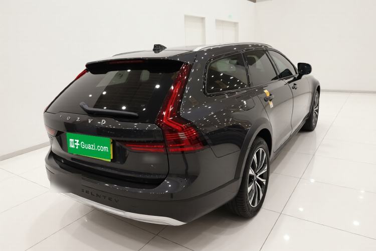 Used Volvo V90 2024 Cross Country B5 AWD Smart Range Edition Rear Right 45 Deg