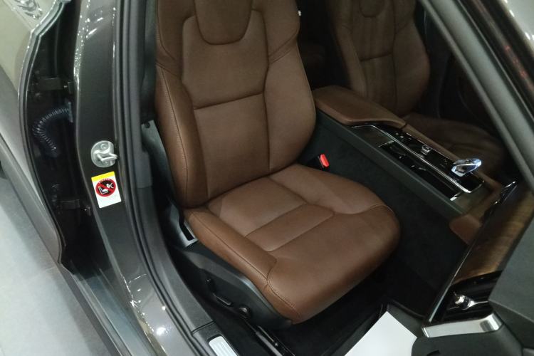 Used Volvo V90 2024 Cross Country B5 AWD Smart Range Edition Right Front Seat