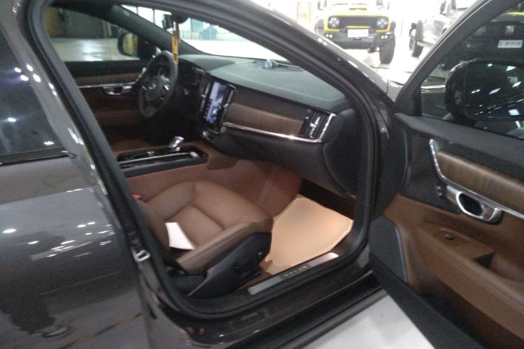 Used Volvo V90 2024 Cross Country B5 AWD Smart Range Edition Right Front Seat