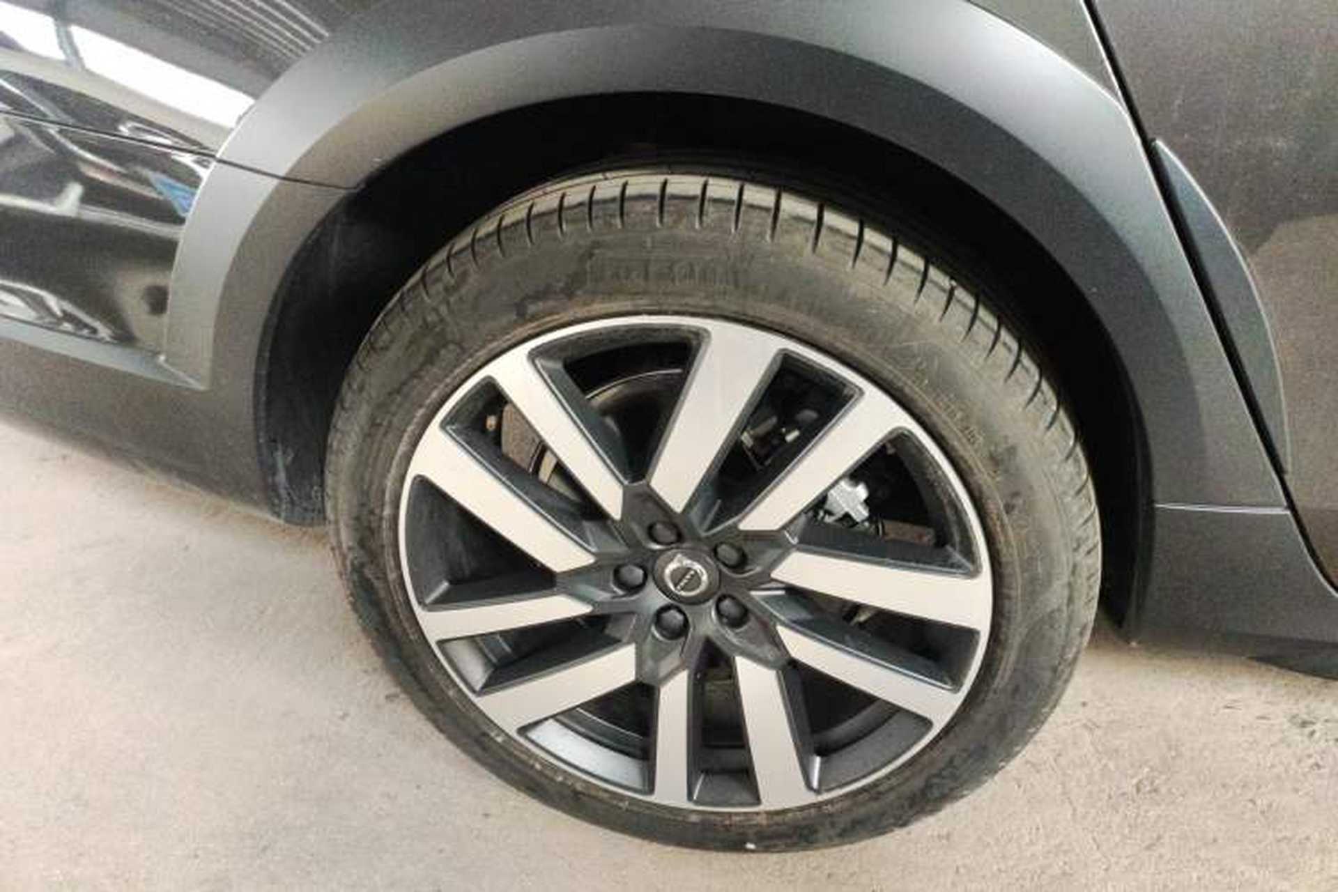 Used Volvo V90 2024 Cross Country B5 AWD Prestige Edition Right Rear Wheel Hub