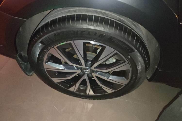 Used Volvo V90 2024 Cross Country B5 AWD Smart Range Edition Right Rear Wheel Hub