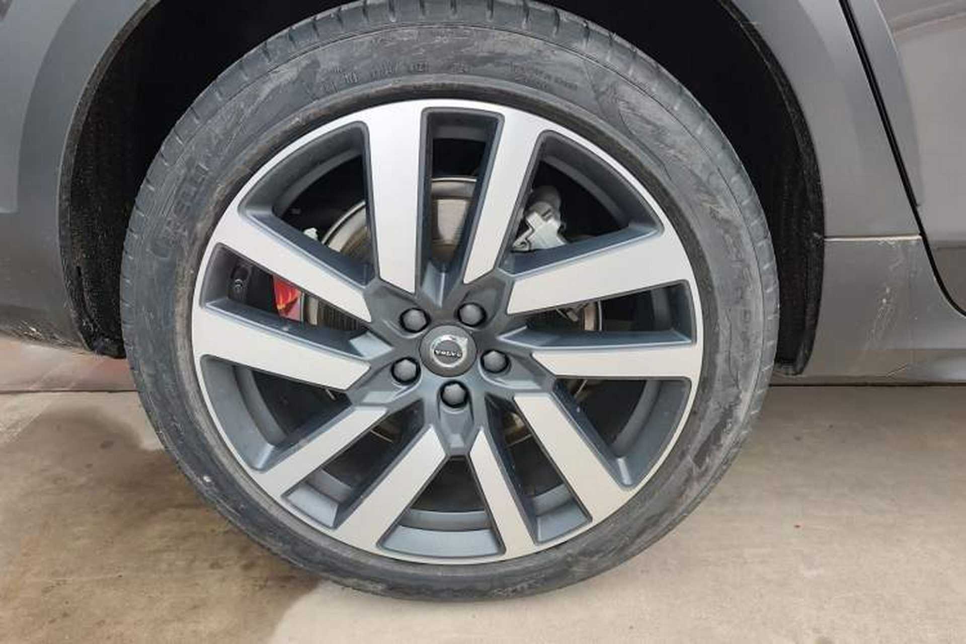 Used Volvo V90 2024 Cross Country B5 AWD Prestige Edition Right Rear Wheel Hub