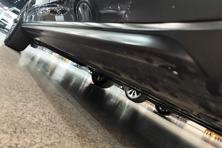 Used Volvo V90 2024 Cross Country B5 AWD Smart Range Edition Right Side Sill