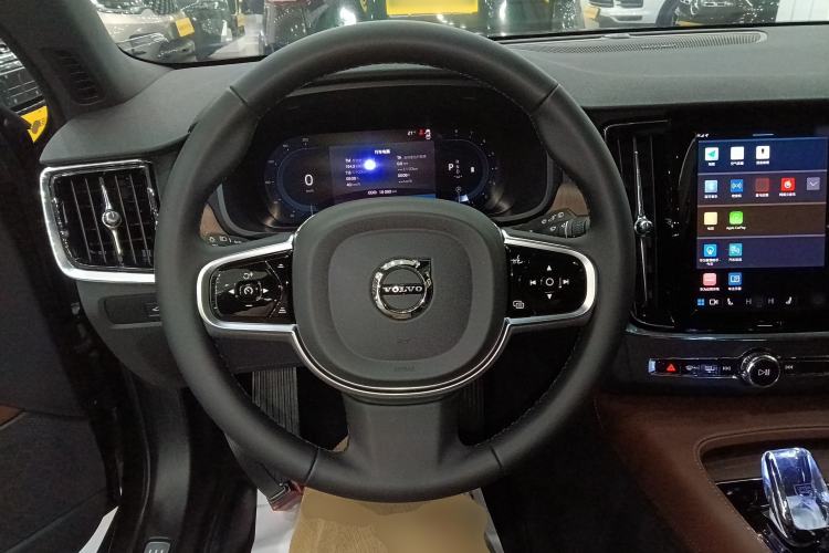 Used Volvo V90 2024 Cross Country B5 AWD Smart Range Edition Steering Wheel