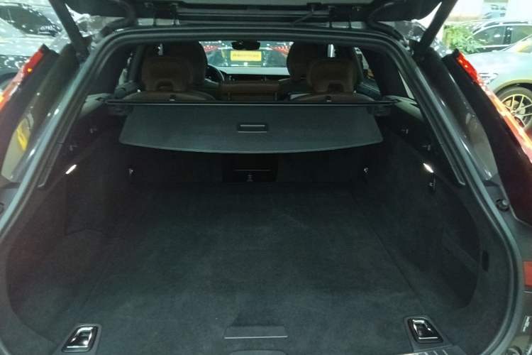 Used Volvo V90 2024 Cross Country B5 AWD Smart Range Edition Trunk