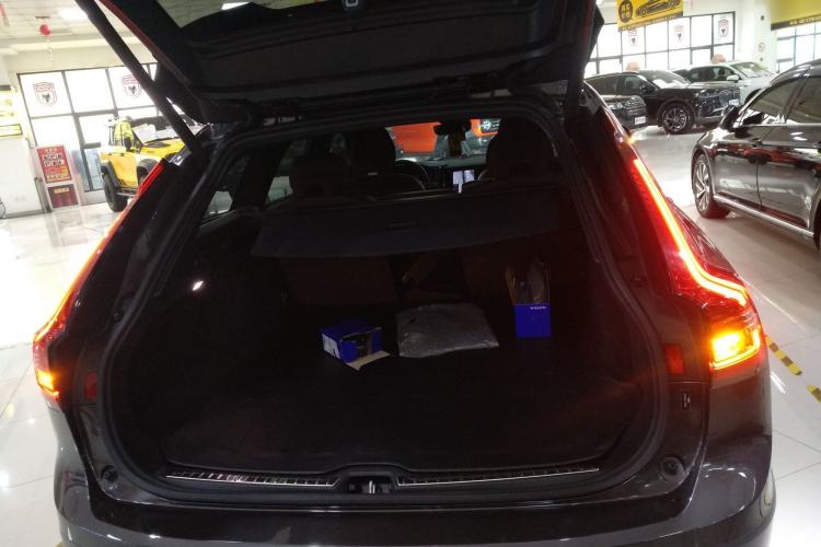 Used Volvo V90 2024 Cross Country B5 AWD Smart Range Edition Trunk