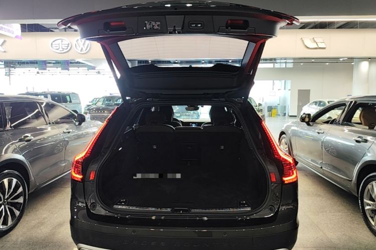 Used Volvo V90 2024 Cross Country B5 AWD Smart Range Edition Trunk