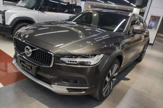 Used Volvo V90 2024 Cross Country B5 AWD Prestige Edition