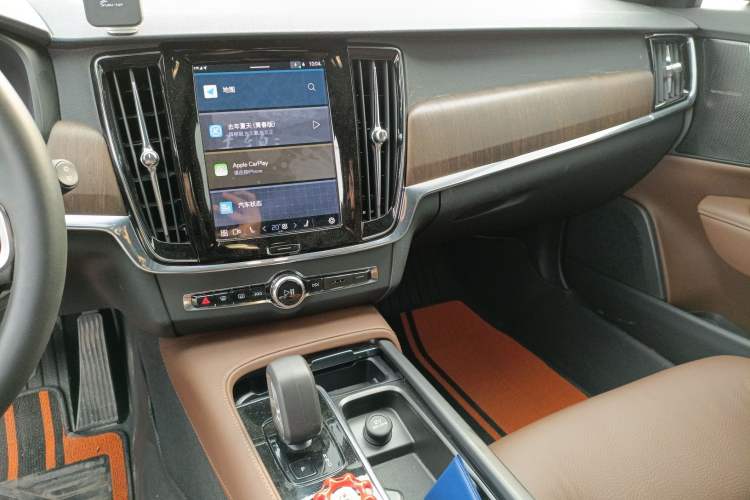 Used Volvo V90 2024 Cross Country B5 AWD Smart Range Edition Audio And AC Panel