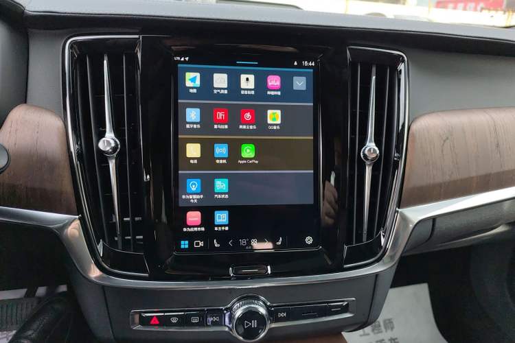 Used Volvo V90 2024 Cross Country B5 AWD Prestige Edition Audio And AC Panel