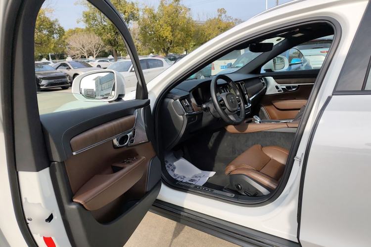 Used Volvo V90 2024 Cross Country B5 AWD Prestige Edition Driver Seat