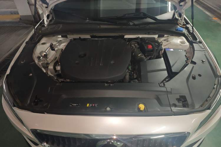 Used Volvo V90 2024 Cross Country B5 AWD Smart Range Edition Engine Bay