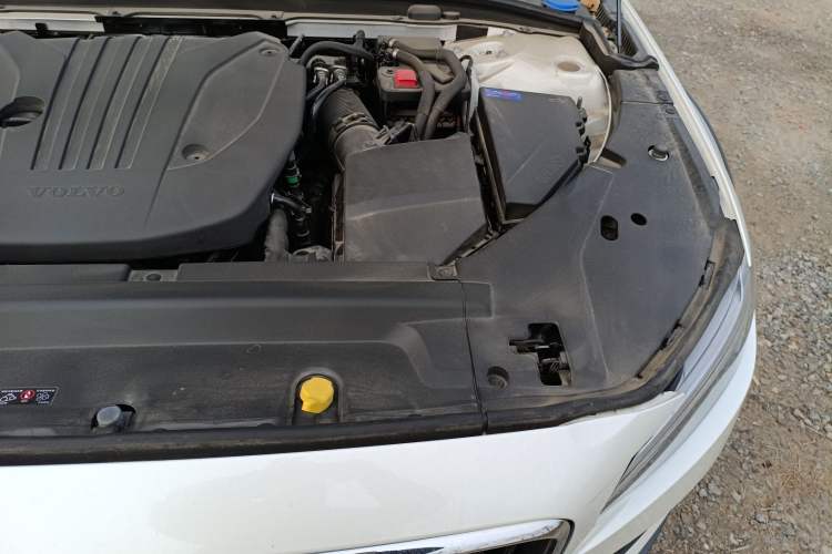 Used Volvo V90 2024 Cross Country B5 AWD Smart Range Edition Engine Bay Left