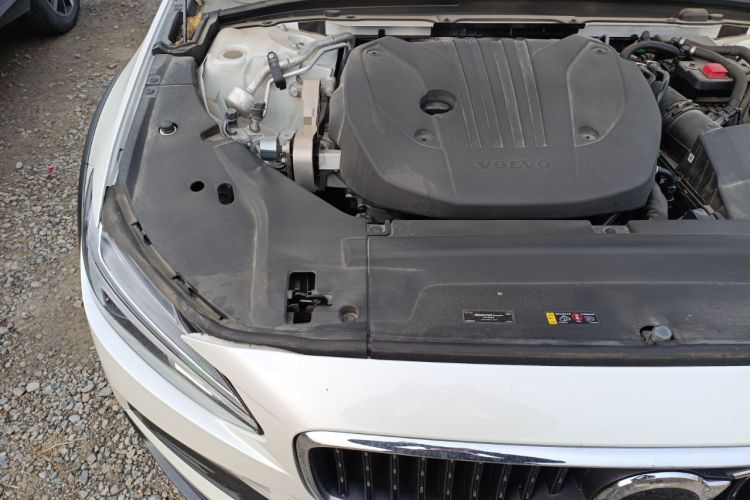 Used Volvo V90 2024 Cross Country B5 AWD Smart Range Edition Engine Bay Right
