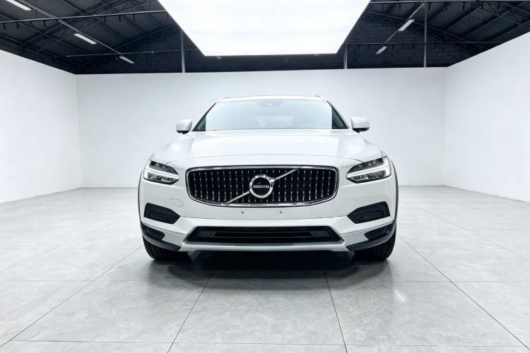 Used Volvo V90 2024 Cross Country B5 AWD Smart Range Edition Exterior 1