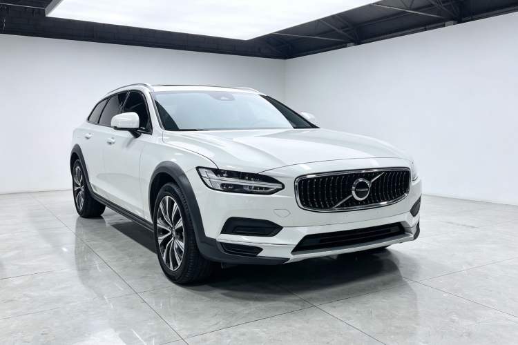 Used Volvo V90 2024 Cross Country B5 AWD Smart Range Edition Exterior 2