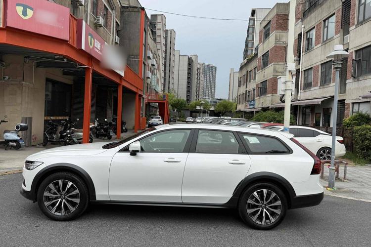 Used Volvo V90 2024 Cross Country B5 AWD Smart Range Edition Exterior 3