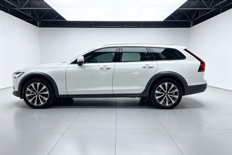 Used Volvo V90 2024 Cross Country B5 AWD Smart Range Edition Exterior 3
