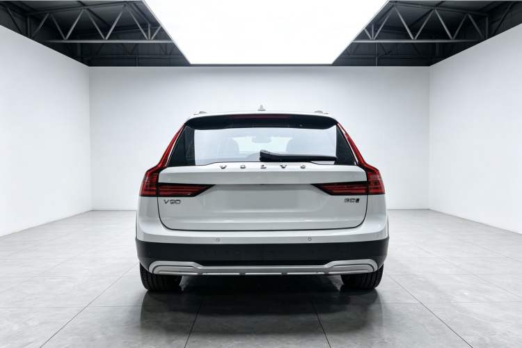 Used Volvo V90 2024 Cross Country B5 AWD Smart Range Edition Exterior 4